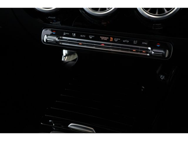 MERCEDES BENZ CLA Shooting Brake