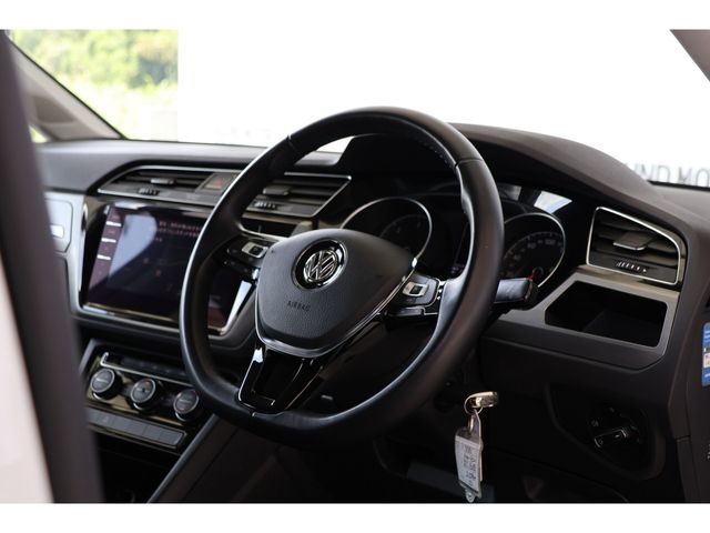 VOLKSWAGEN GOLF TOURAN
