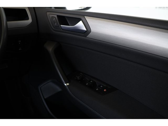 VOLKSWAGEN GOLF TOURAN