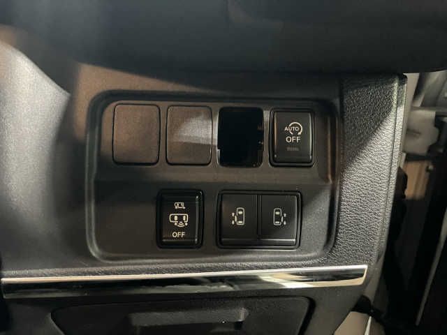 SERENA S-HYBRID 4WD