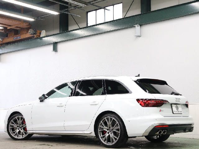 AUDI S4 AVANT