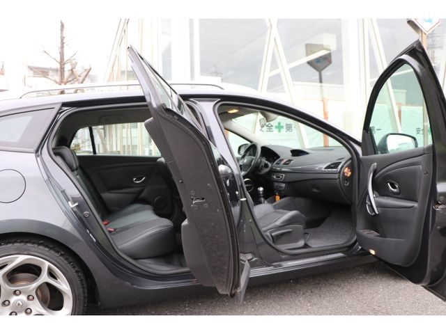 RENAULT MEGANE ESTATE