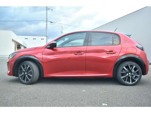 PEUGEOT e-208