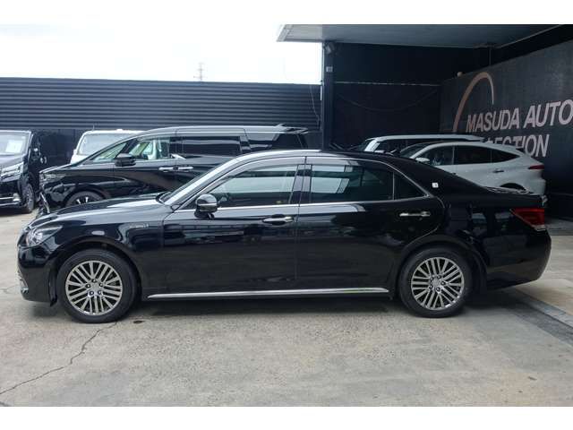 CROWN MAJESTA HYBRID 4WD
