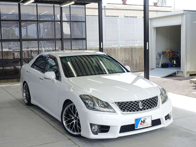 CROWN sedan