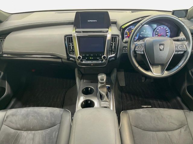 CROWN sedan hybrid 4WD