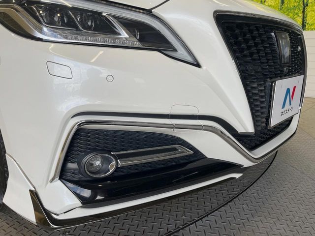 CROWN sedan hybrid 4WD