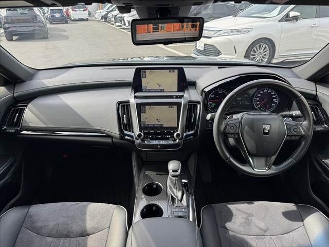 CROWN sedan hybrid