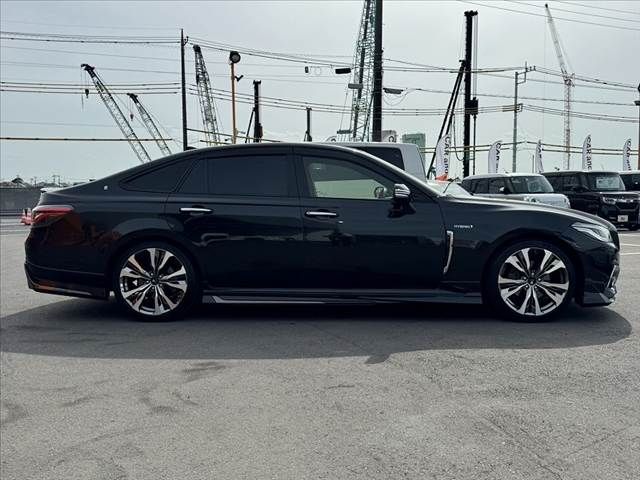 CROWN sedan hybrid
