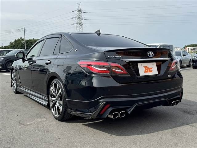 CROWN sedan hybrid