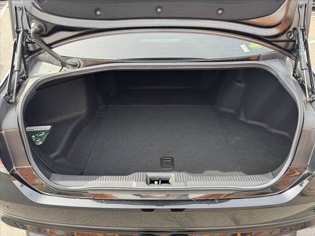 CROWN sedan hybrid