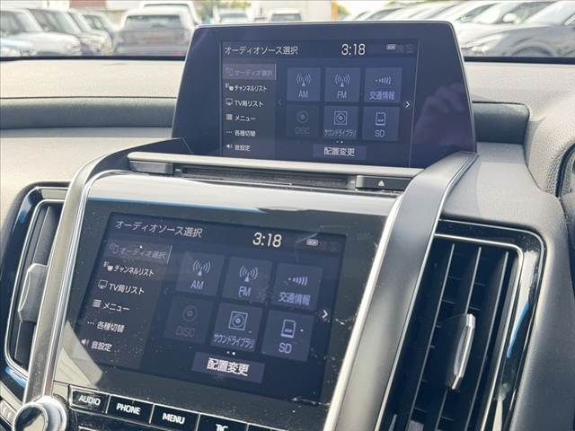 CROWN sedan hybrid