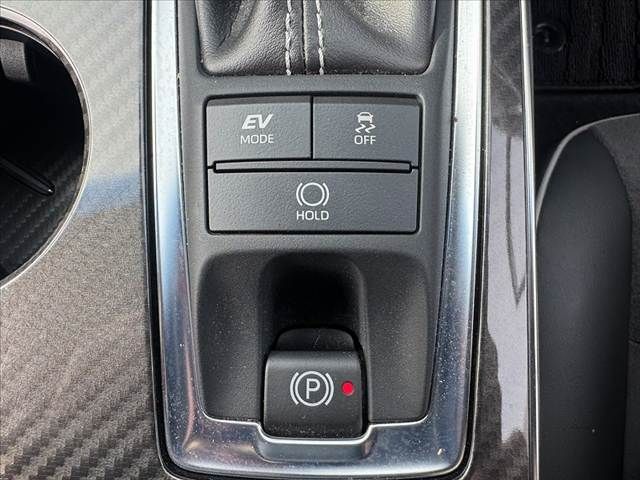 CROWN sedan hybrid