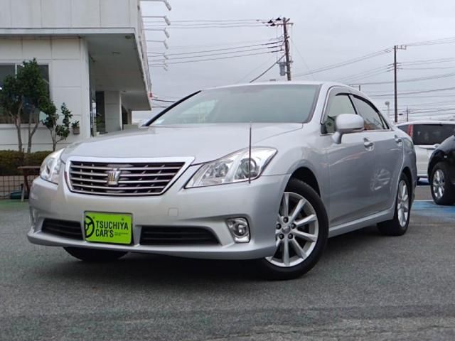CROWN sedan