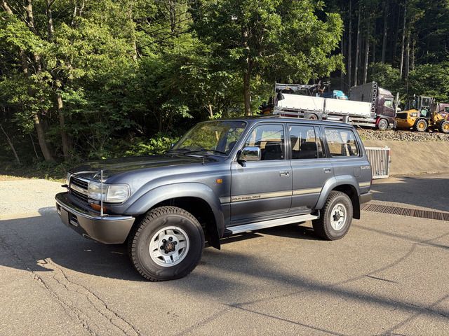 LANDCRUISER van