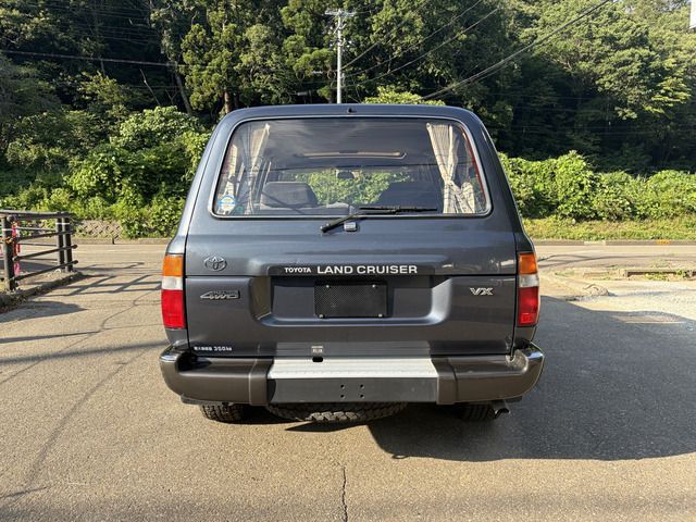LANDCRUISER van