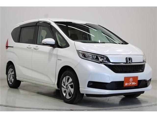FREED plus HYBRID 4WD