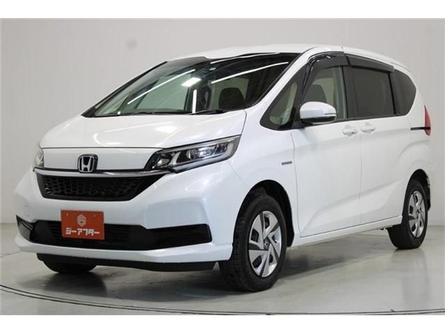 FREED plus HYBRID 4WD