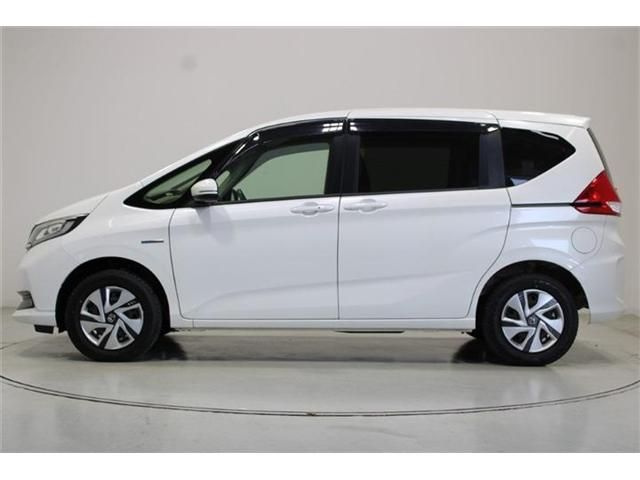 FREED plus HYBRID 4WD