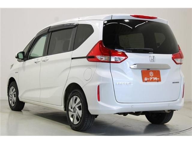 FREED plus HYBRID 4WD