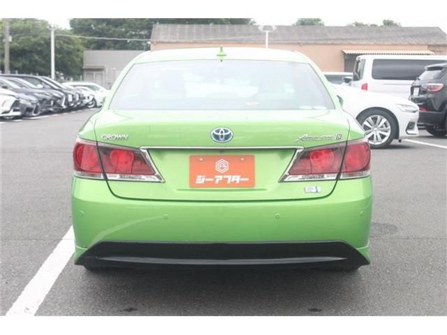 CROWN sedan hybrid