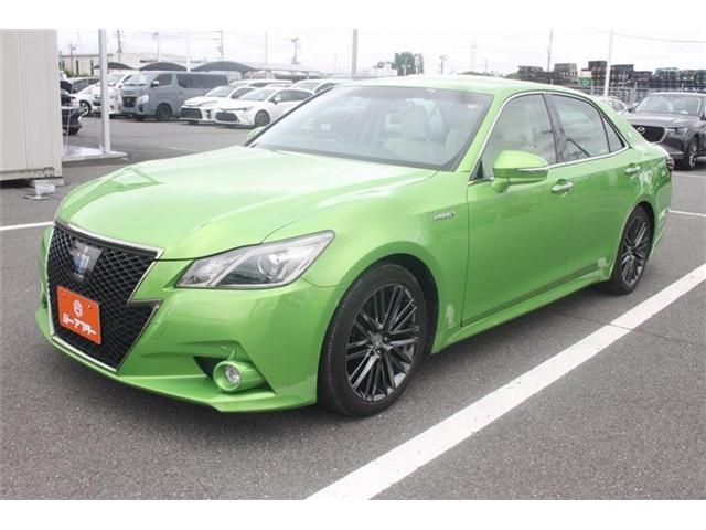 CROWN sedan hybrid