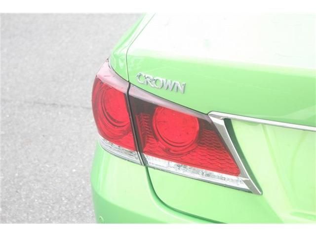 CROWN sedan hybrid