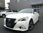 CROWN sedan