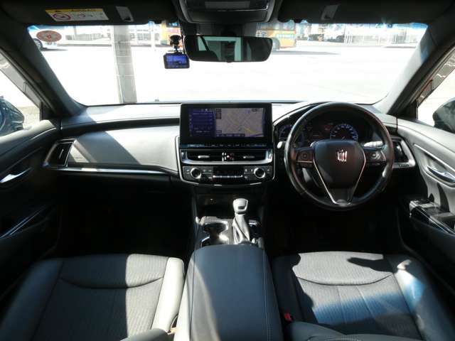 CROWN sedan hybrid