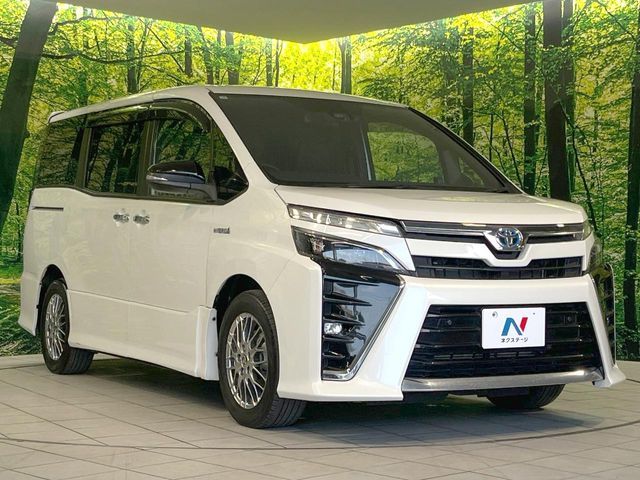 VOXY HYBRID