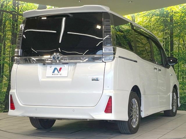VOXY HYBRID