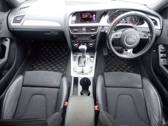 AUDI A4 AVANT
