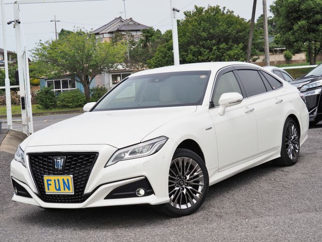 CROWN sedan hybrid 4WD