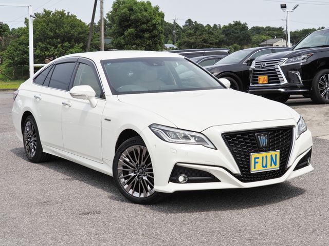 CROWN sedan hybrid 4WD