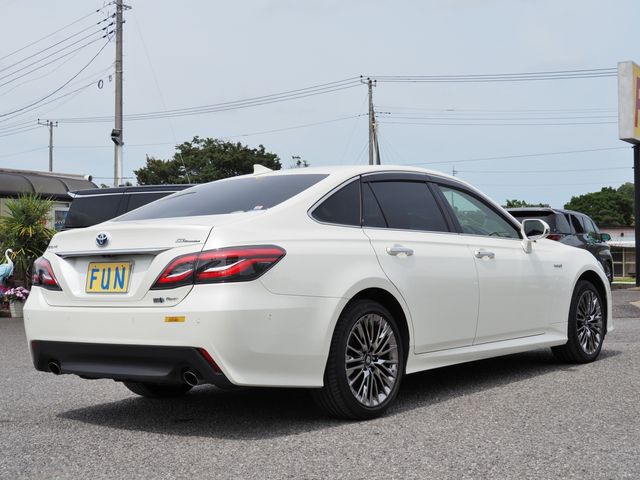 CROWN sedan hybrid 4WD