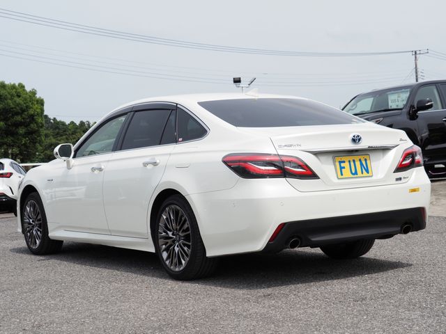 CROWN sedan hybrid 4WD