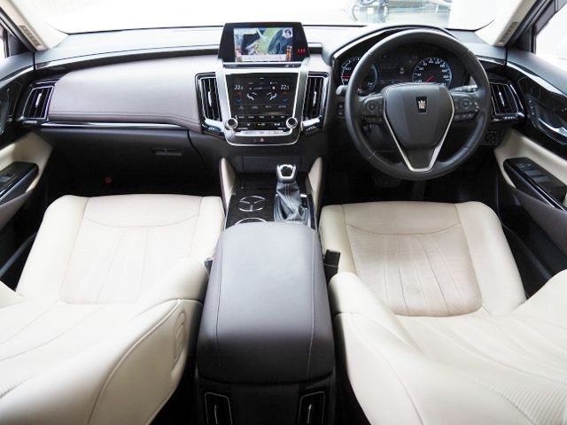 CROWN sedan hybrid 4WD