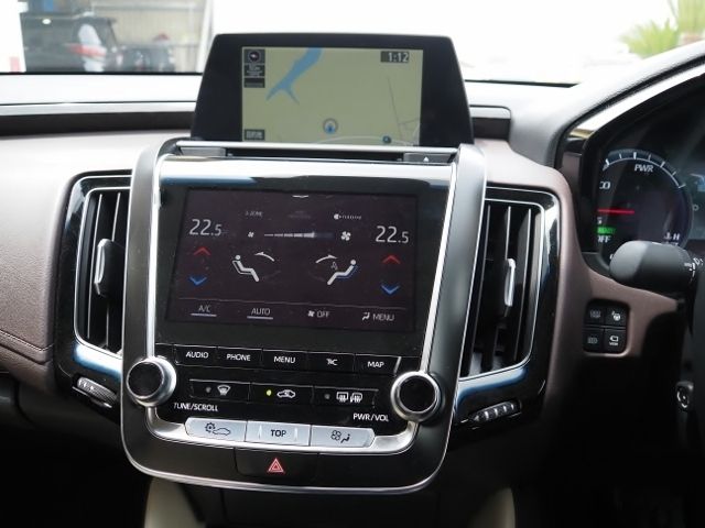 CROWN sedan hybrid 4WD