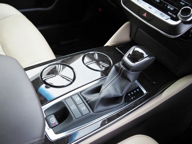 CROWN sedan hybrid 4WD