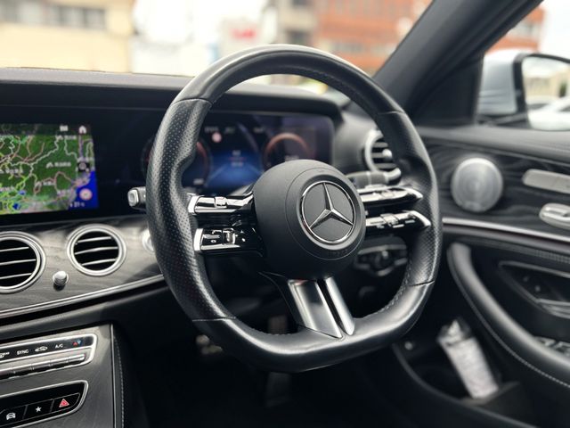 MERCEDES BENZ E class sedan