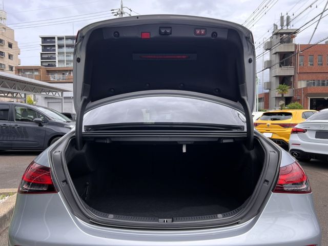 MERCEDES BENZ E class sedan