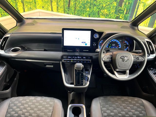 VOXY HYBRID
