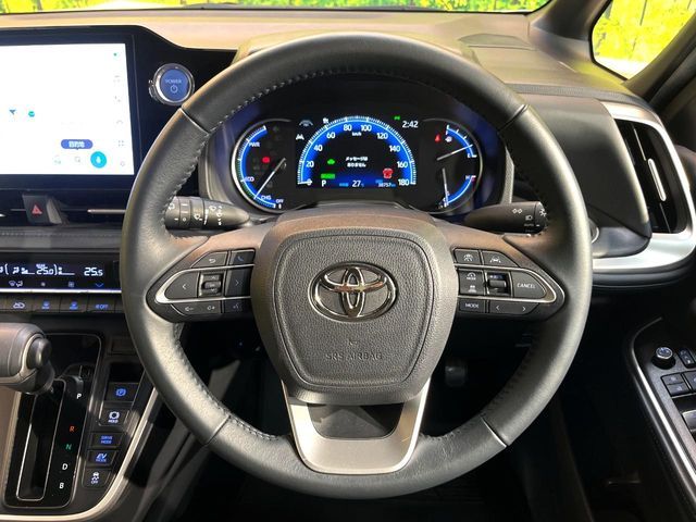 VOXY HYBRID