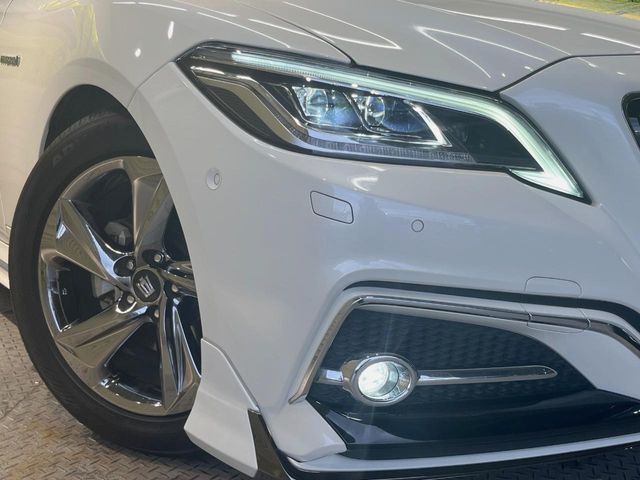 CROWN sedan hybrid