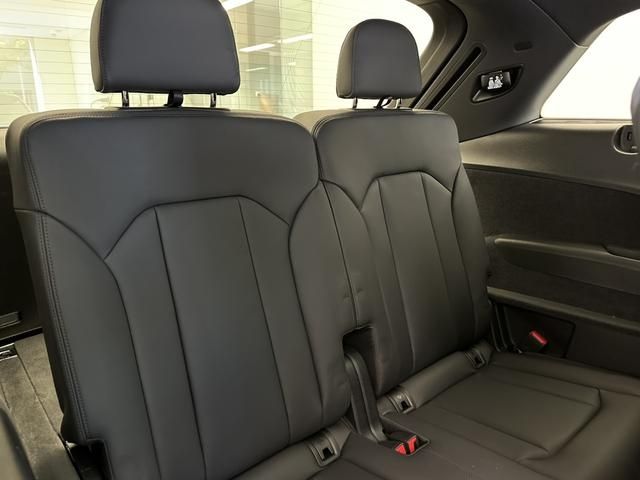 AUDI  Q7