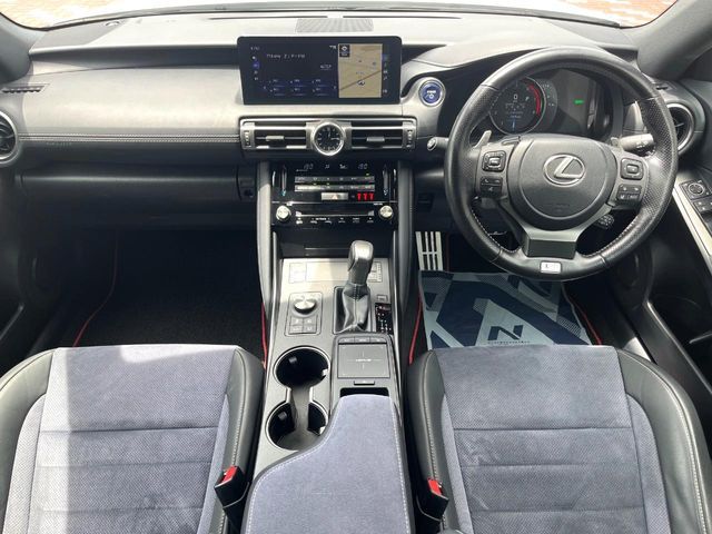 LEXUS IS300h