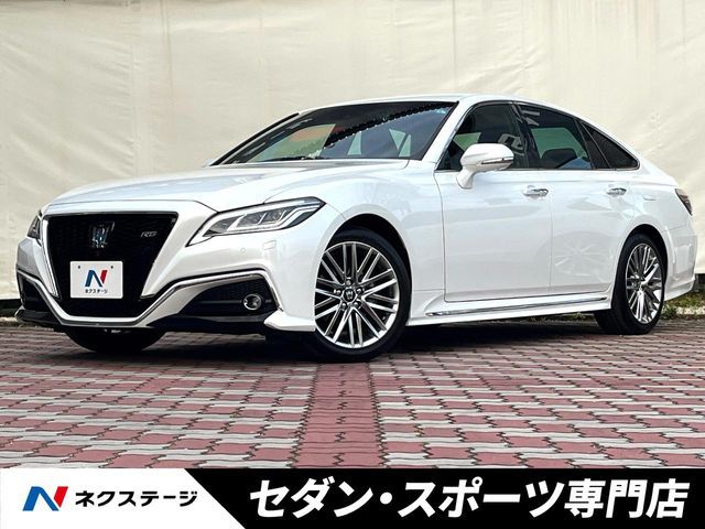 CROWN sedan hybrid