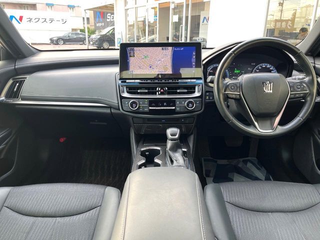 CROWN sedan hybrid