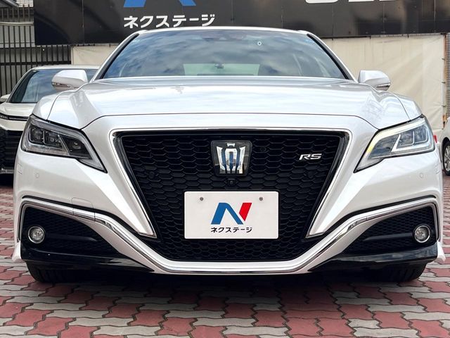CROWN sedan hybrid