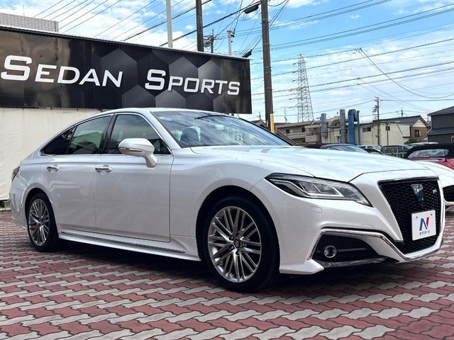 CROWN sedan hybrid